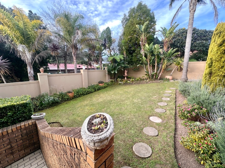 4 Bedroom Property for Sale in Glen Barrie Western Cape